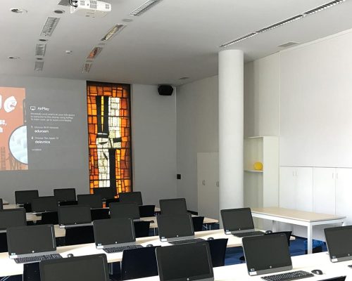 Lecture room with computers on the tables